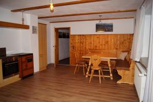 a kitchen and dining room with a table and chairs at Ferienwohnung Bayerwaldblick in Jandelsbrunn +70 photos