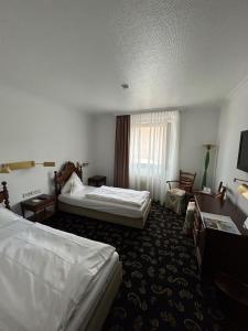 a hotel room with two beds and a window at Landhaus Hotel Neuss in Neuss