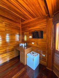 TV a/nebo společenská místnost v ubytování Ruan Mai Naiyang Beach Resort + 37 fotografií