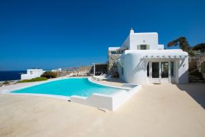 Bazén v ubytování Villa Magdalena Mykonos nebo v jeho okolí