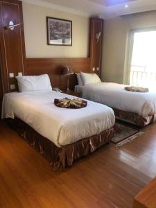 Ένα ή περισσότερα κρεβάτια σε δωμάτιο στο Emmad Furnished Hotel