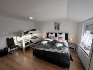 a bedroom with a bed and two bunk beds at TraumFeWo Morgentau in Bad Harzburg