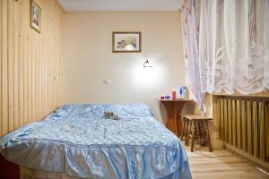 A bed or beds in a room at Smyrecek-centrum Bukowiny