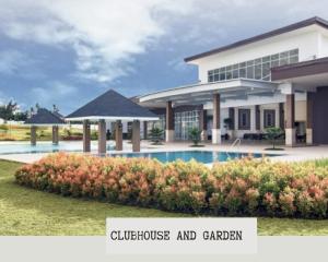 ein Haus und Garten mit Pool davor in der Unterkunft CNC Tagaytay Staycation with Netflix in Tagaytay