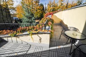 Balkón nebo terasa v ubytování Hotel Trzy Światy Spa & Wellness Rajska WySpa