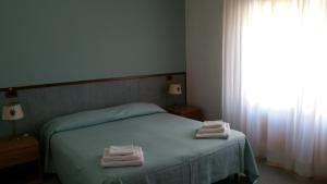 Postel nebo postele na pokoji v ubytování Hotel Redi + 9 fotografií