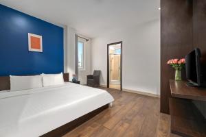 Postel nebo postele na pokoji v ubytování Gold Time Hotel Da Nang