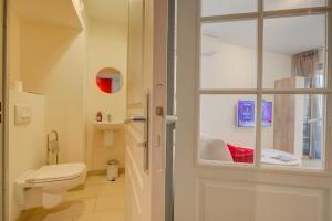 Kúpeľňa v ubytovaní Au Vieux Port Cannes City Center - Happy Rentals