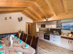 a kitchen and dining room with a table and chairs at Appart Bergleben-Deluxe **** in Gerlos