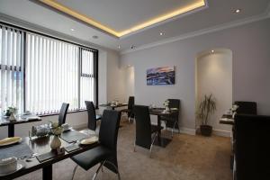 Ruang duduk di Farnham Hotel