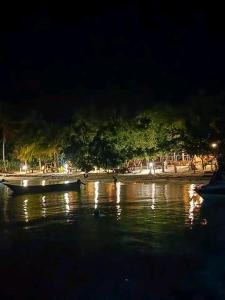 Gallery image of MANDAROU HOMESTAY RAJA AMPAT in Fam