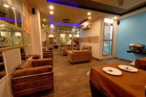 Prostor za sedenje u objektu Hotel Opera Delhi Airport