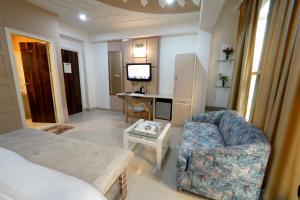 TV i/ili multimedijalni sistem u objektu Hotel Opera Delhi Airport