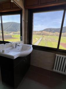 Ein allgemeiner Bergblick oder ein Berglick von der Pension aus