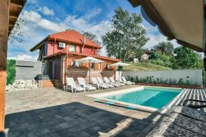 Bazén v ubytování Spa Villa Ana nebo v jeho okolí
