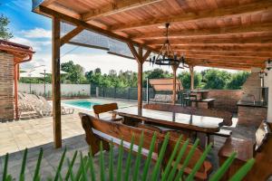 Balkón nebo terasa v ubytování Spa Villa Ana