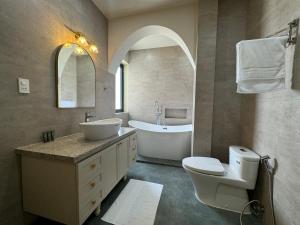 Ванна кімната в An Nhiên Villa Hotel