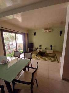 Photo de la galerie de l'établissement Appartement "AMINA" mit Pool, à Saly Portudal
