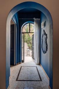 an archway leading to aoyer with blue walls at PIJU LUX APARTMENTS in Sliema