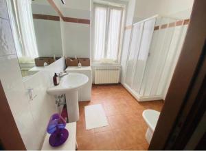 a bathroom with a sink and a toilet at Al piccolo castelliere in Trieste +9 photos