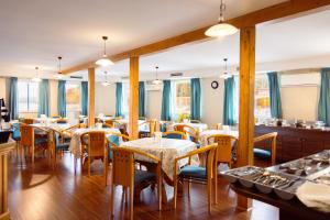 Aquamarina Hotel Visegrád餐厅或其他用餐的地方