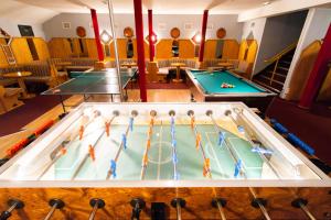 Aquamarina Hotel Visegrád的游戏室