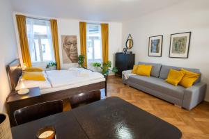 Posteľ alebo postele v izbe v ubytovaní White Wolf House Hostel & Apartments