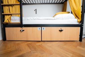 Posteľ alebo postele v izbe v ubytovaní White Wolf House Hostel & Apartments