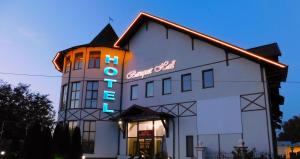 Gallery image of Hotel & Banquet Hall SV Airport Parkway in Todoreshty