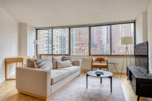 UES 2br w doorman gym nr central park NYC-1299