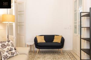 Posezení v ubytování Historical Mdina Gem, Lux HOME with Rooftop Pool by 360 Estates
