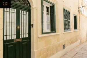 Fotografie z fotogalerie ubytování Historical Mdina Gem, Lux HOME with Rooftop Pool by 360 Estates v destinaci Mdina
