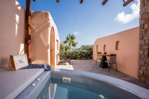 Fira'daki Perla Nera Suites tesisine ait fotoğraf galerisinden bir görsel