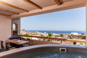 Fira'daki Perla Nera Suites tesisine ait fotoğraf galerisinden bir görsel