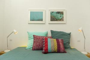 Postel nebo postele na pokoji v ubytování Les Barques, Vue splendide sur le port de Cassis