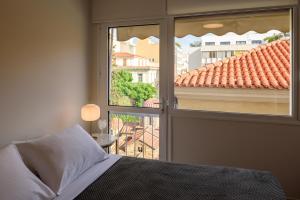 Posteľ alebo postele v izbe v ubytovaní ERMOU STREET APARTMENTs