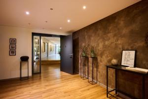 a hallway with wood floors and a wall at WeinHotel Fritz Walter in Niederhorbach