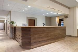 Ο χώρος του λόμπι ή της ρεσεψιόν στο Hilton Garden Inn Montgomery East