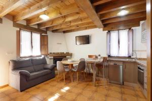 a living room with a couch and a table at Casa Celis 1 in Espinaredo