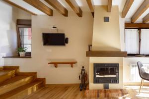 TV a/nebo společenská místnost v ubytování Casa Celis 2 by El Balcón del Sueve