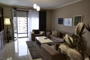 Χώρος καθιστικού στο Luxury condo in Tirana