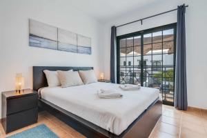 a bedroom with a bed and a large window at Residencial Las Candelarias 30 in Agaete