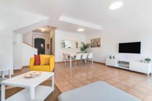 a living room with a couch and a table at Residencial Las Candelarias 34 in Agaete