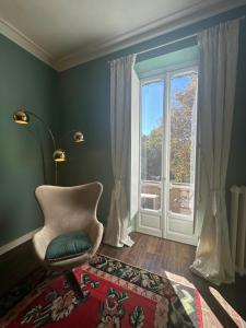 Un pat sau paturi într-o cameră la ELEGANT HOUSE, in THE CENTER