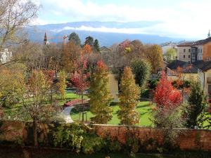 a park with trees in the middle of a city at Casa Fantuzzi in Belluno
