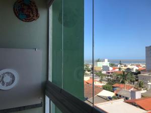 a room with a window with a view of a city at Apt- Suíte - Quadra mar - Aeroporto/Beto Carreiro in Navegantes