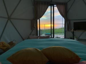 A bed or beds in a room at Soul Glamping