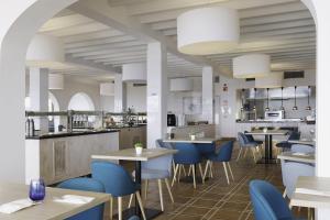 Kuchnia lub aneks kuchenny w obiekcie AluaSoul Menorca - Adults Only