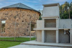 Das Gebäude in dem sich das Ferienhaus befindet