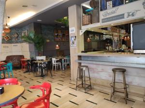 Lounge nebo bar v ubytování Oasis Backpackers' Toledo + 37 fotografií